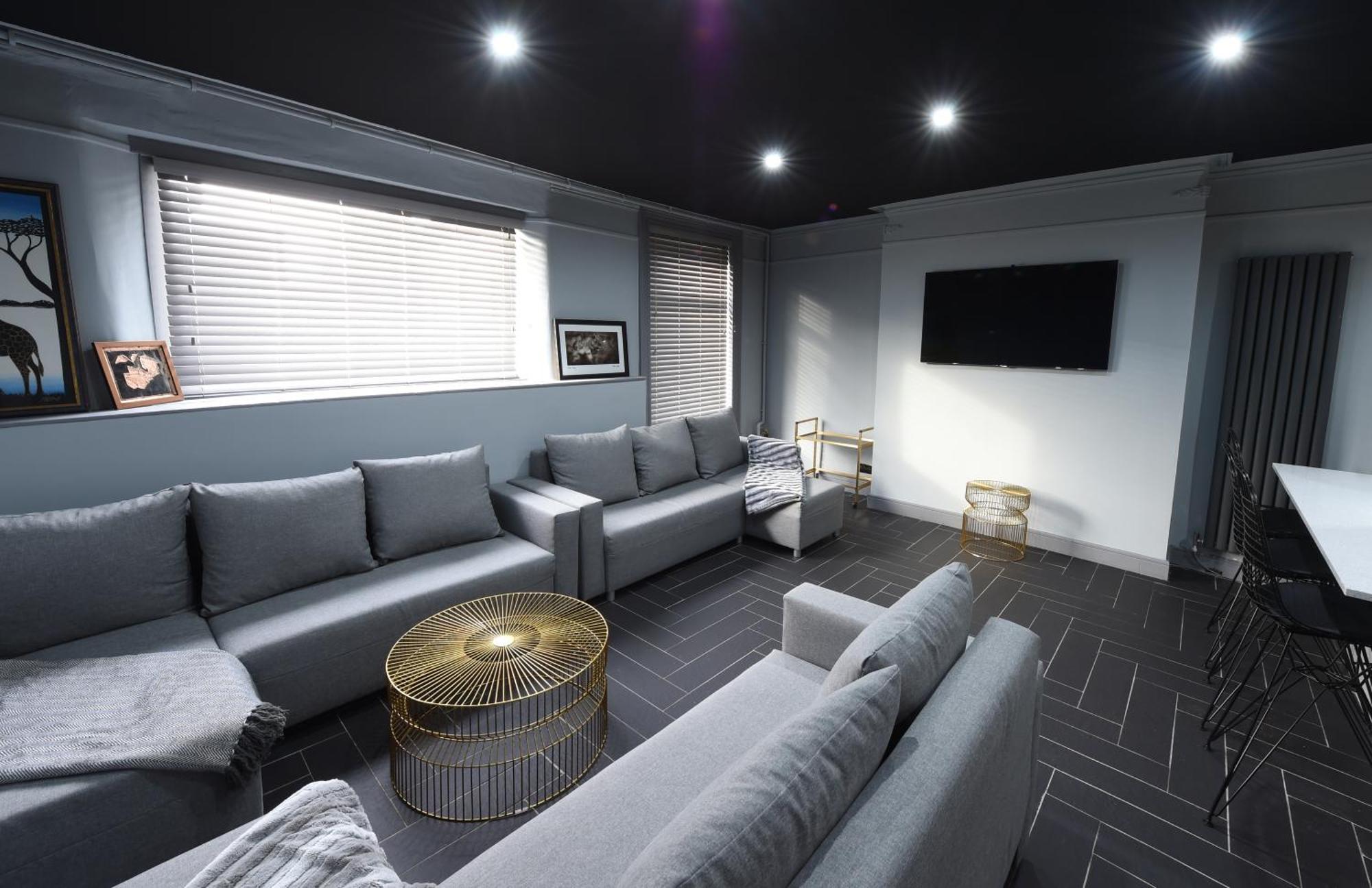 Apartment Swan Street Sleeps 23 Manchester